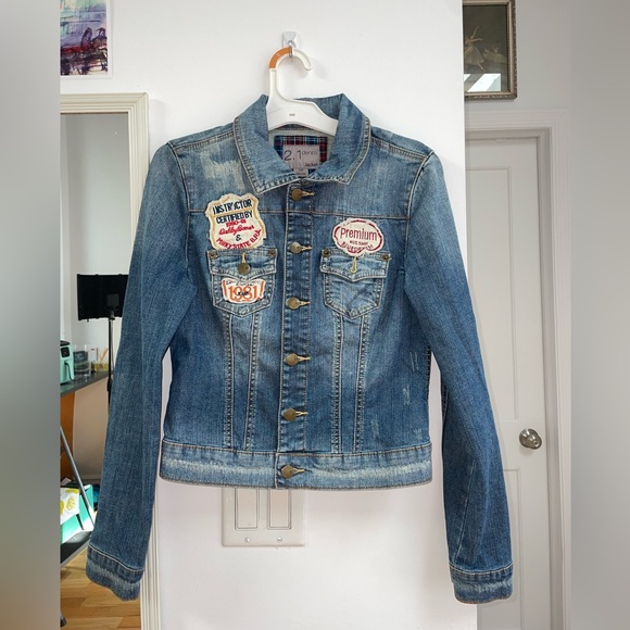 Jean jacket with vintage patches ♥️ very soft and cozy fit - Picture 4 of 5